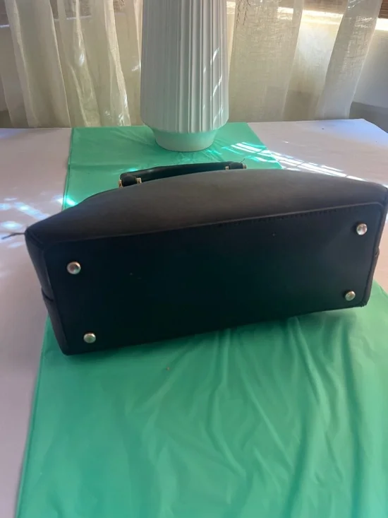 kate spade black saffiano dome satchel with gold logo - Picture 5 of 8